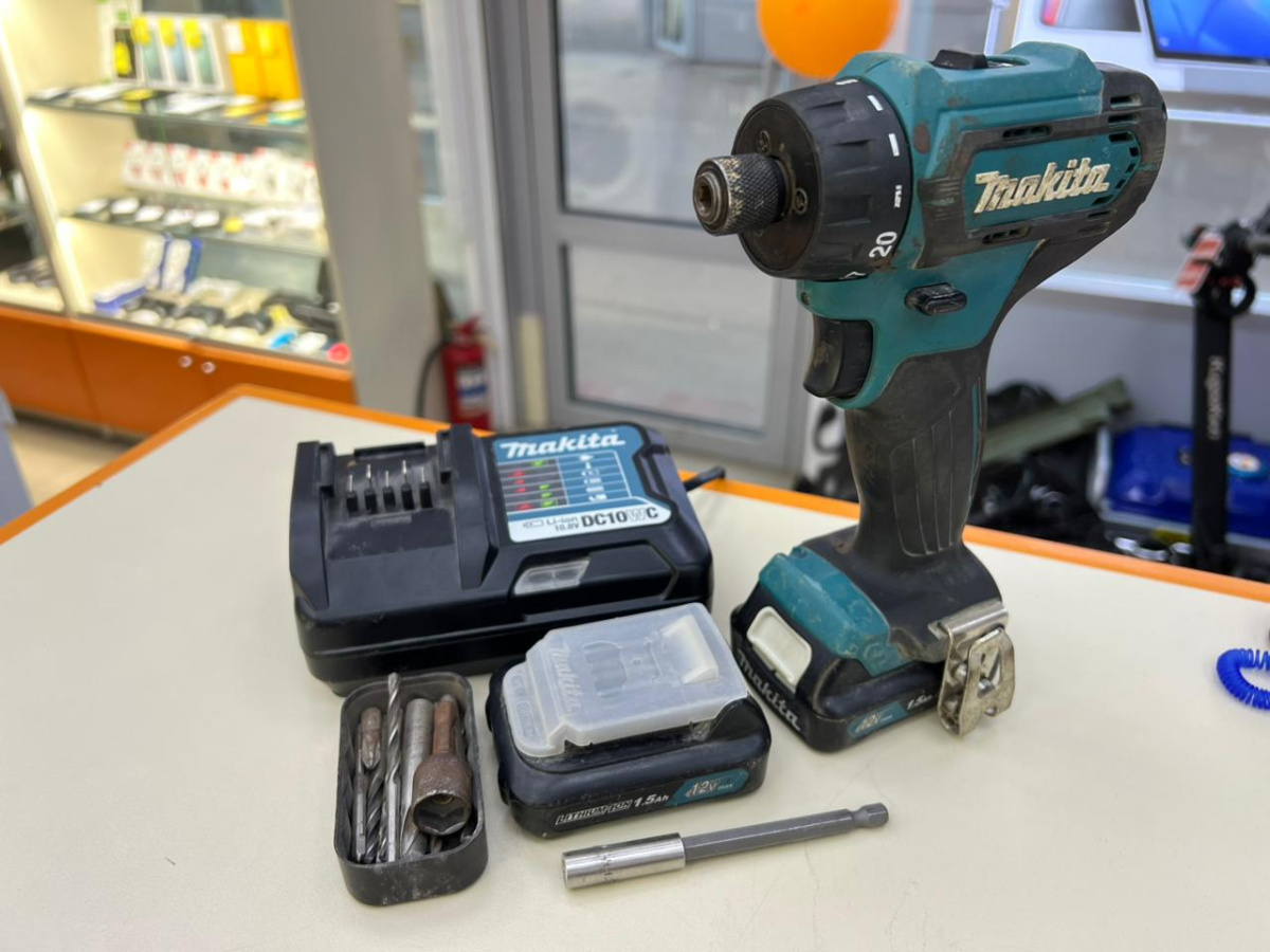 Шуруповерт Makita DF033D