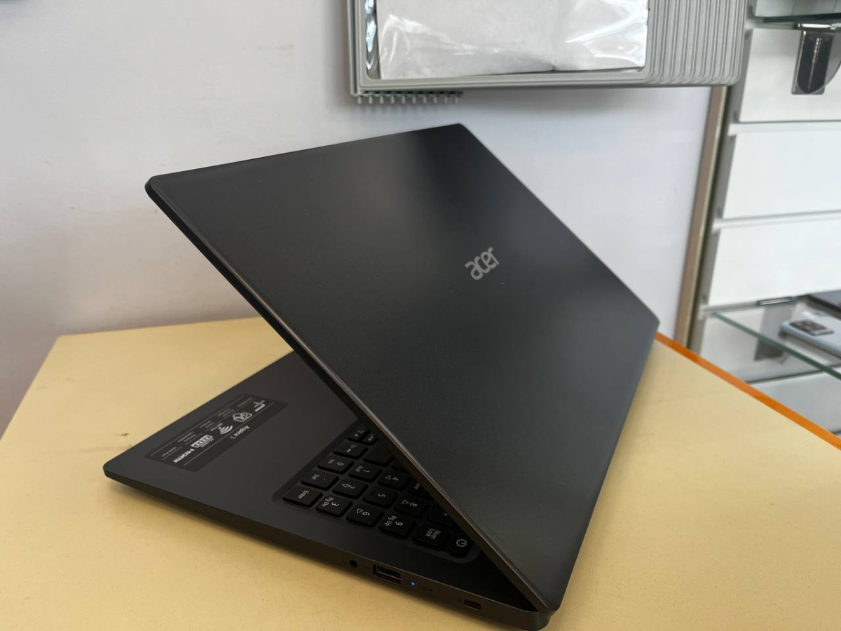 Ноутбук Lenovo; Ryzen 5 3500U, Radeon Vega 8, 8 Гб, 256 Гб, Нет