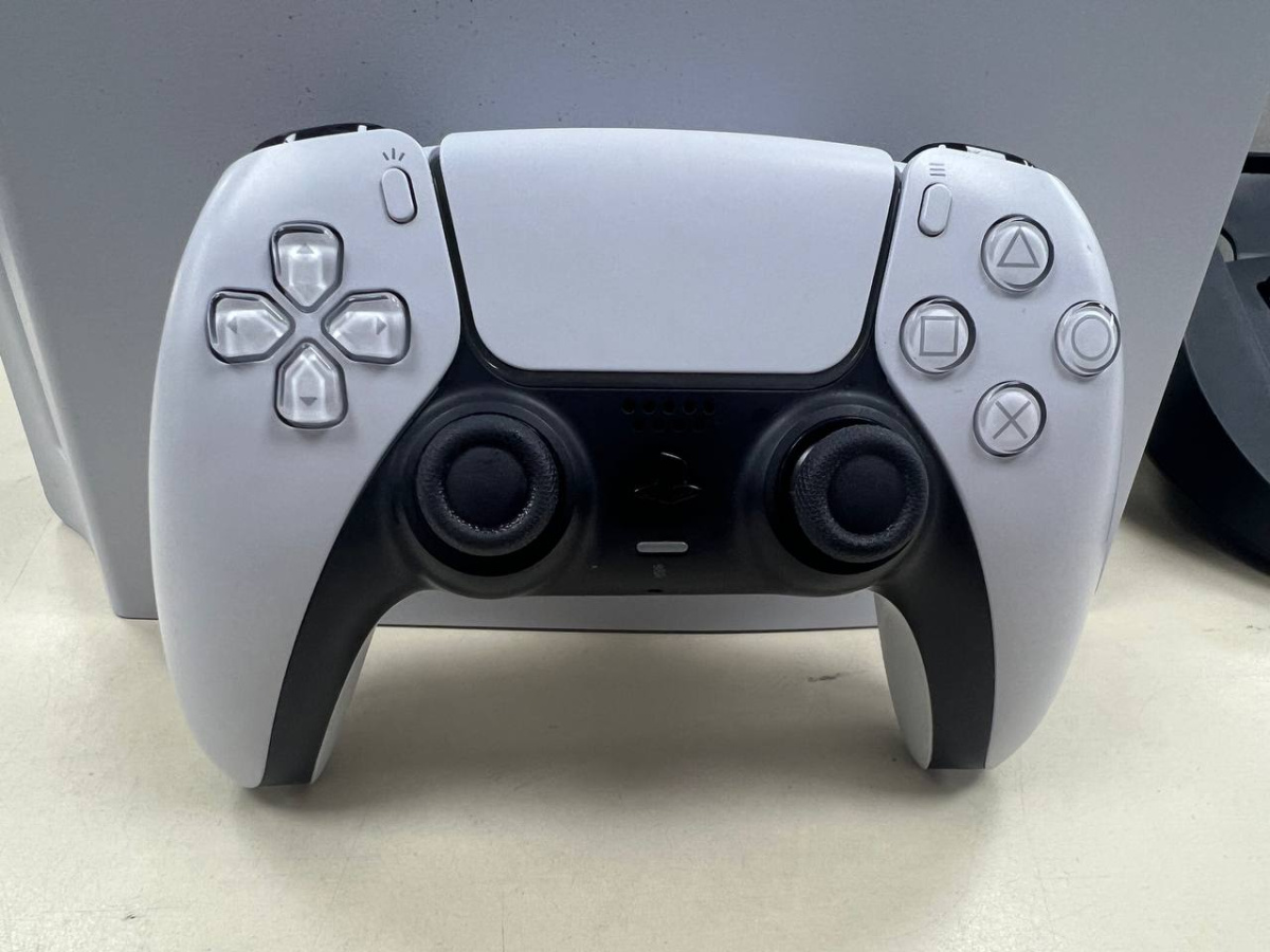 Игровая приставка PlayStation 5 825Gb (С дисководом)