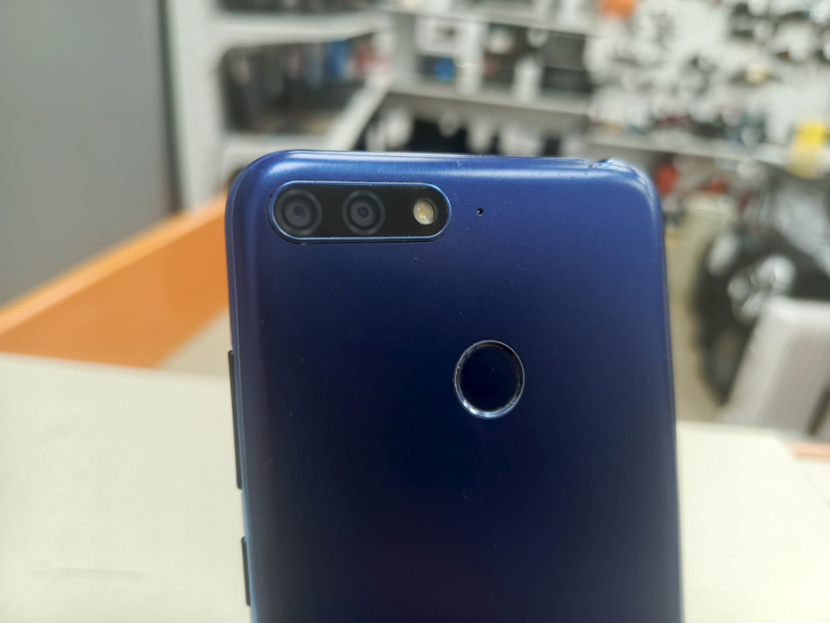 Смартфон Honor 7C 3/32