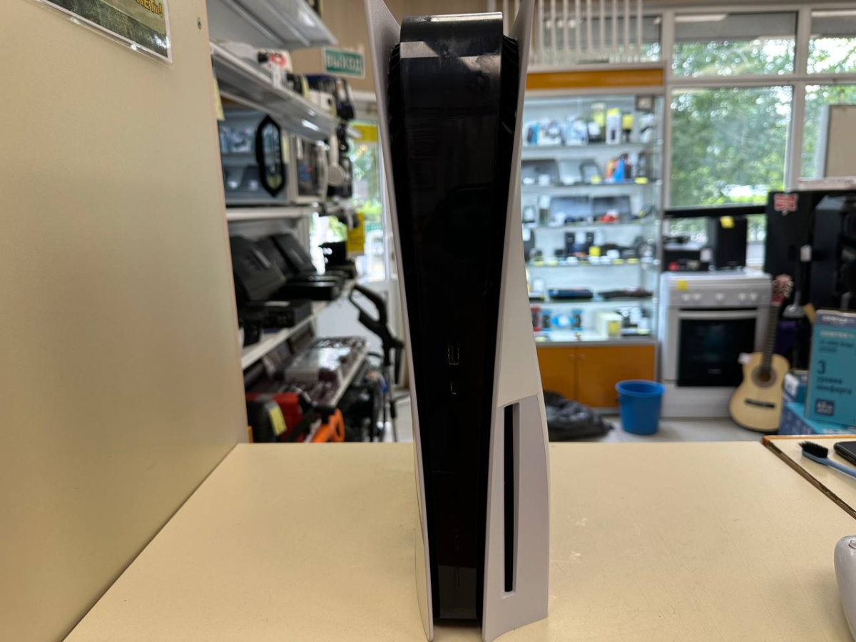 Игровая приставка PlayStation 5 825Gb (С дисководом)
