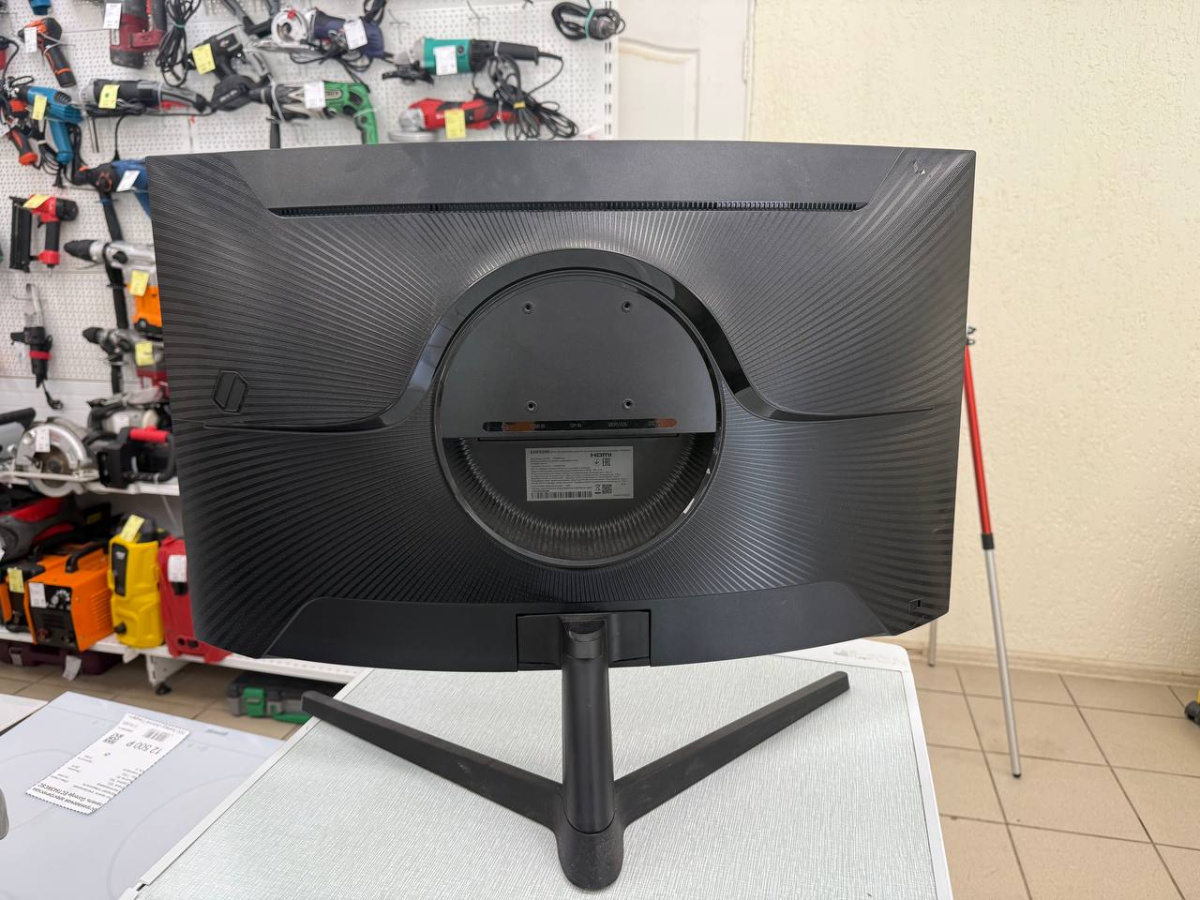 Монитор Samsung Odysey G5 144GHZ; 32"(81см)