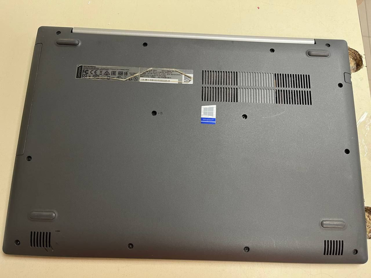 Ноутбук Lenovo; Core i3-6006U, Intel HD Graphics 520, 8 Гб, Нет, 500 Гб