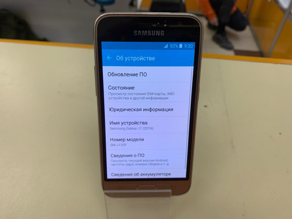 Смартфон Samsung Galaxy J1 2016 1/8