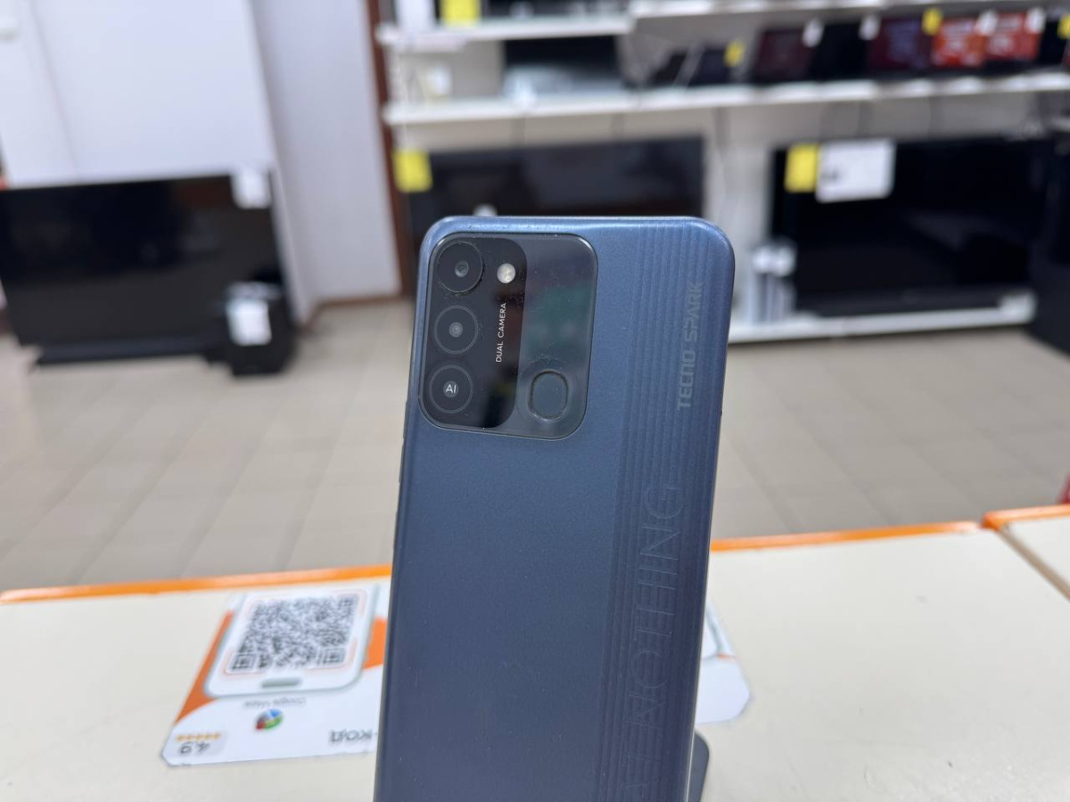 Смартфон Tecno Spark 8C 4/64