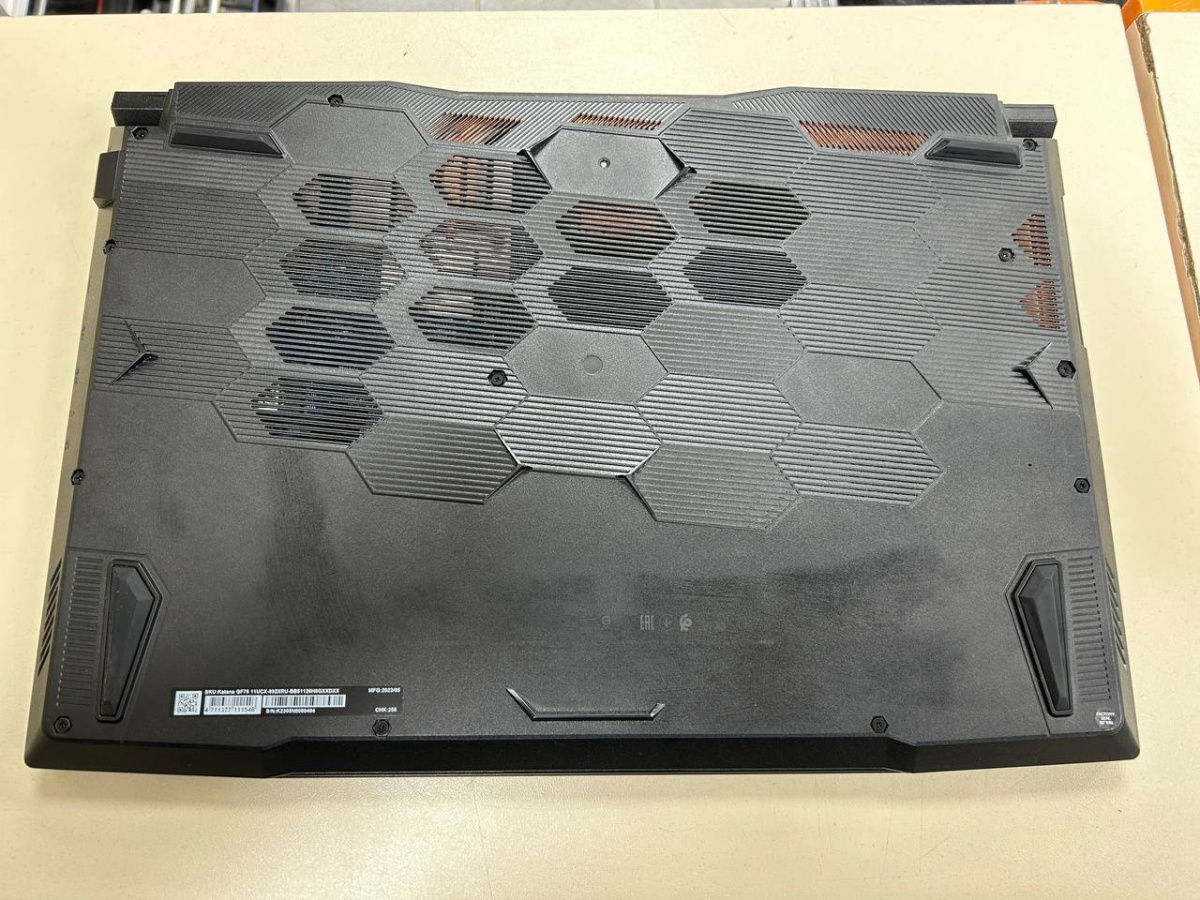 Ноутбук MSI MSI Katana 17 B11UCX-897XRU; Core i5-11260H, GeForce RTX 2050, 8 Гб, 256 Гб, Нет