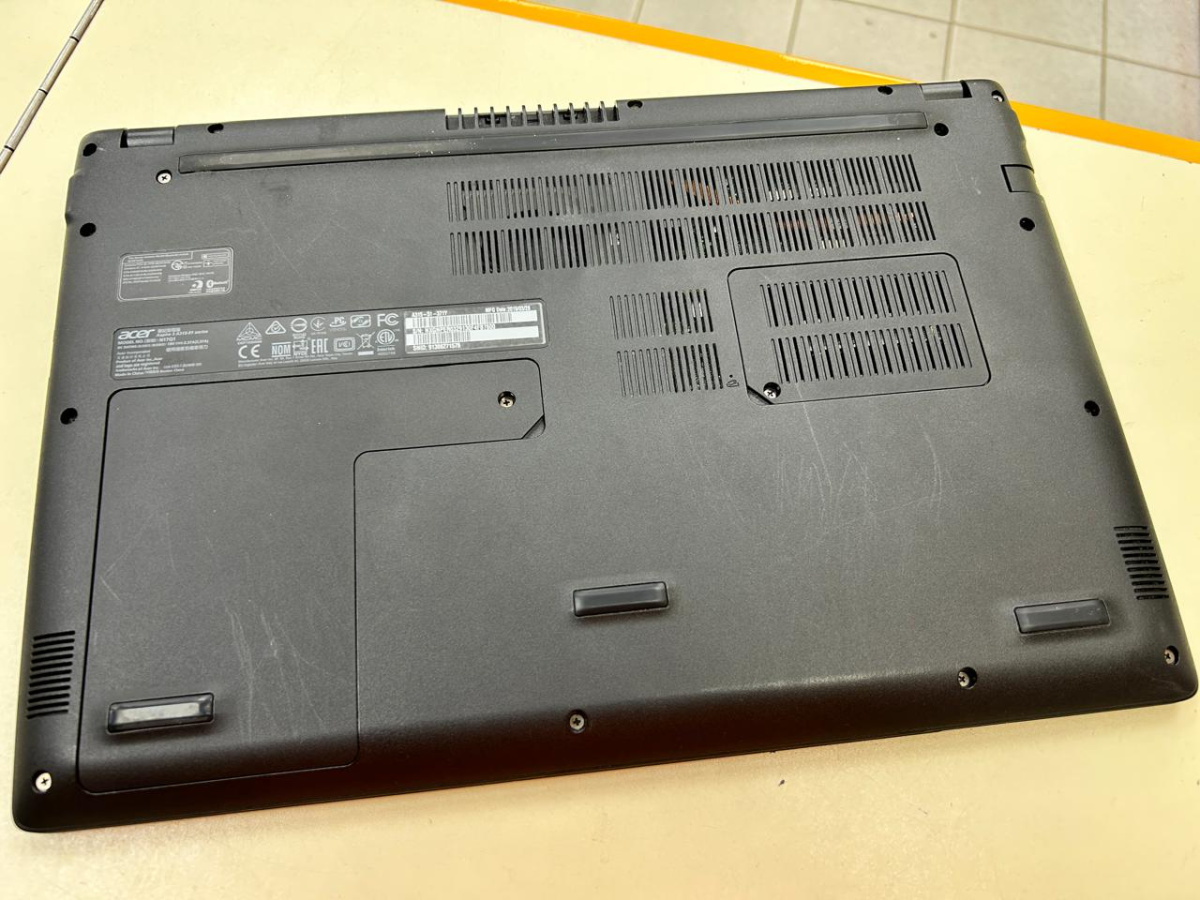 Ноутбук Acer; Core i3-7020U, Intel HD Graphics 620, 12 Гб, 120 Гб, Нет