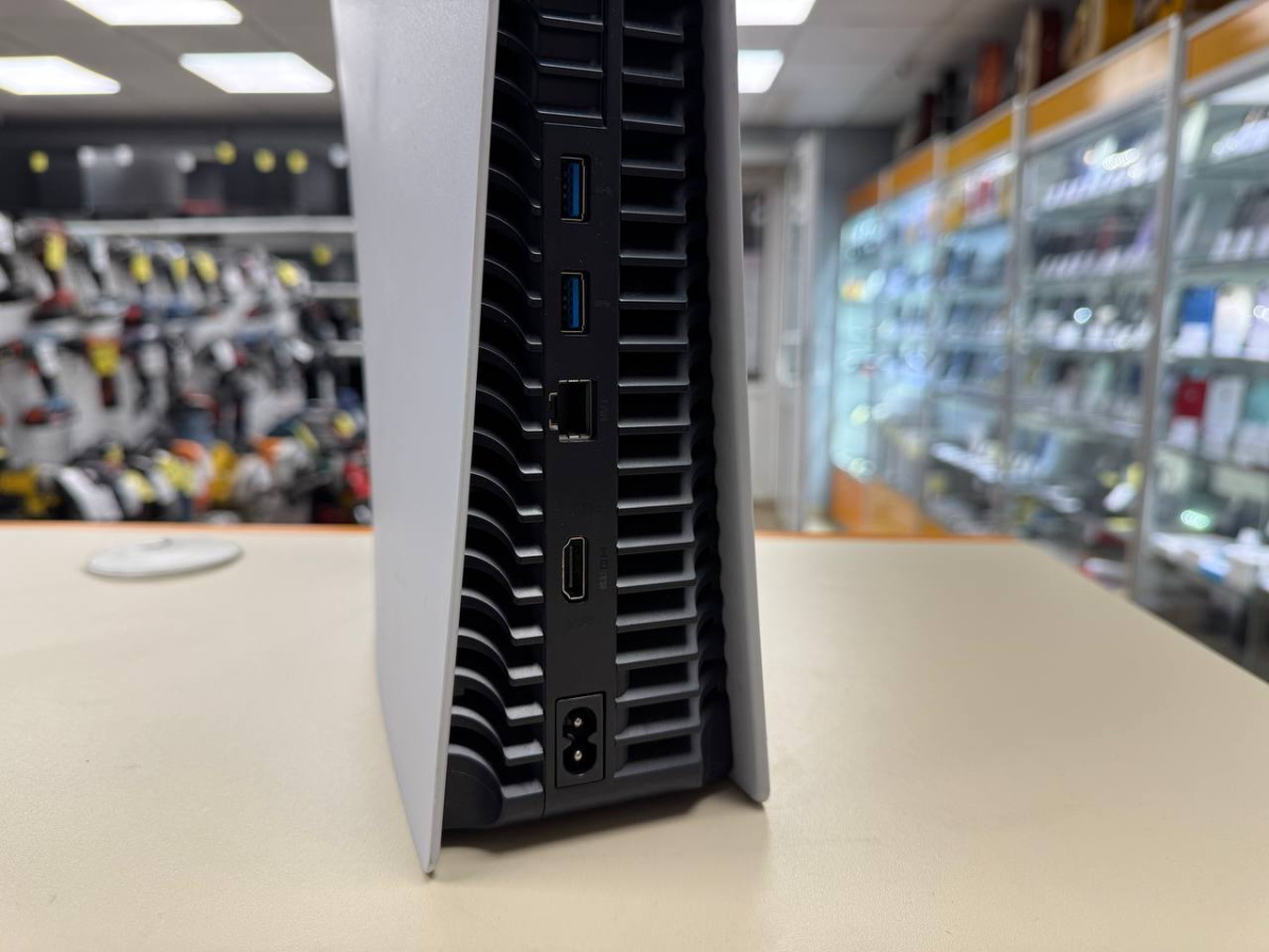Игровая приставка PlayStation 5 825Gb (С дисководом)