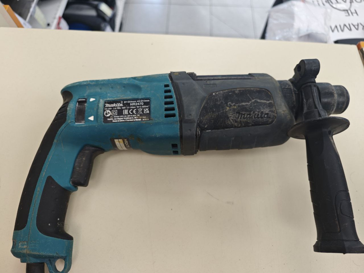 Перфоратор Makita HR2470