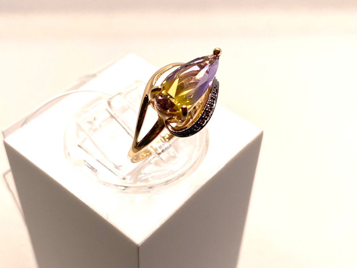 КОЛЬЦО С КАМНЯМИ (Au 585)