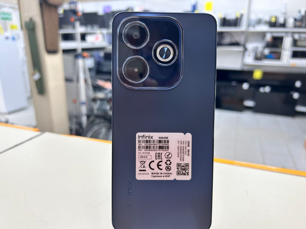 Смартфон Infinix HOT 40i 4/128