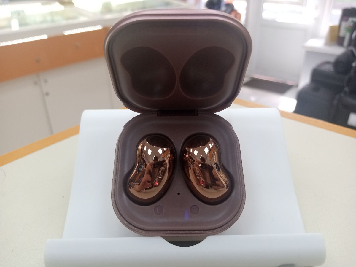 Наушники беспроводные Samsung Buds Live