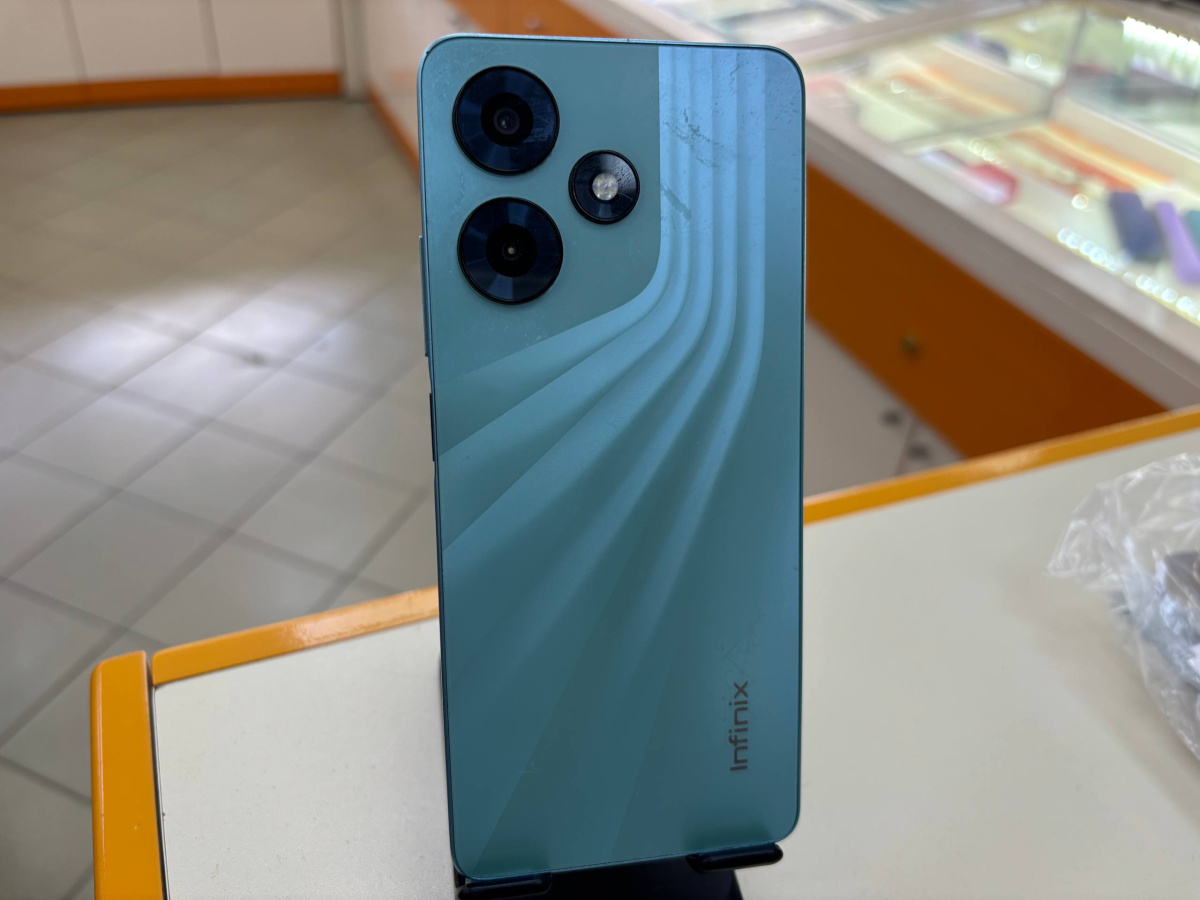 Смартфон Infinix HOT 30 4/128