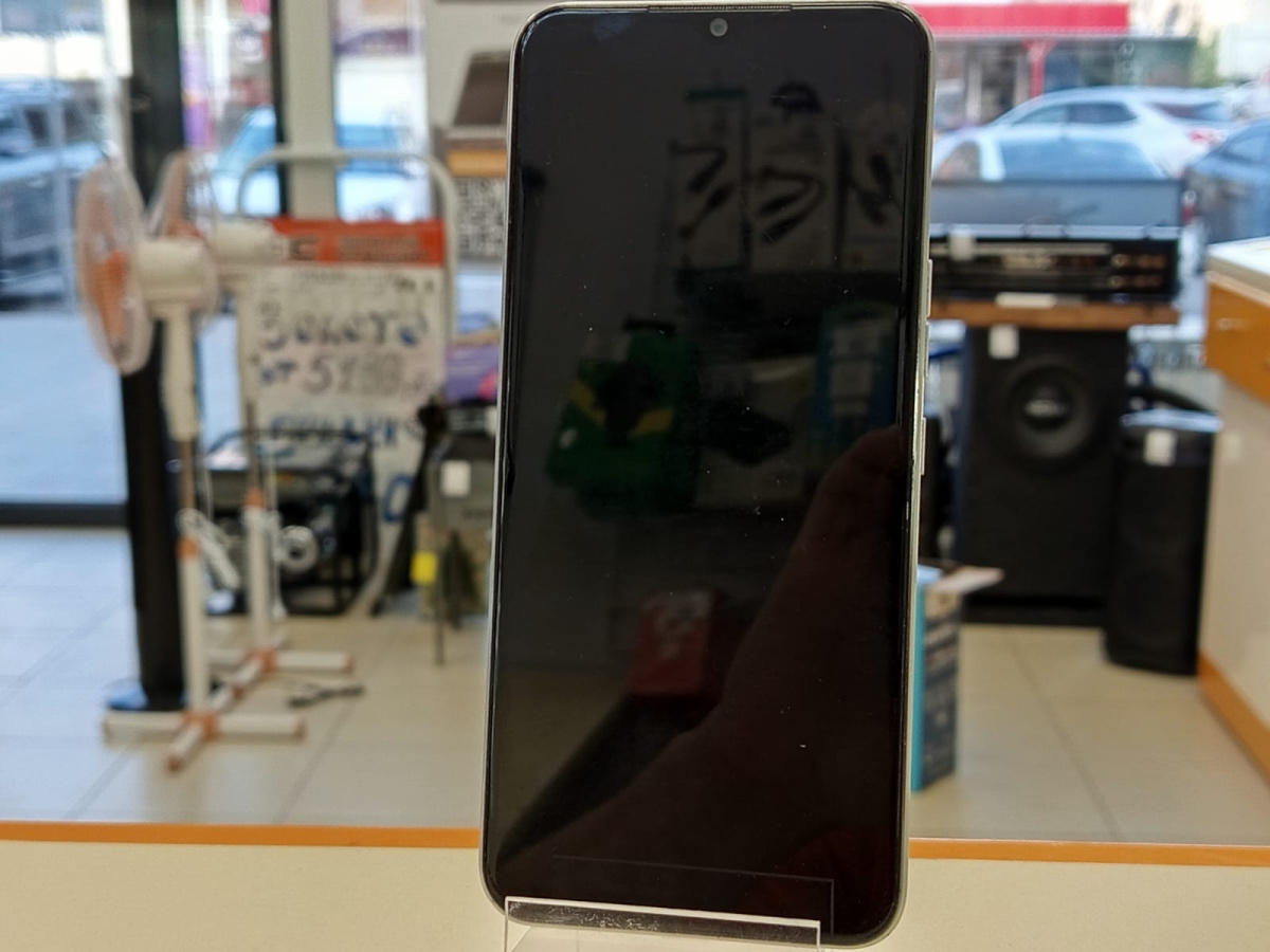 Смартфон Tecno Spark 8C 4/64