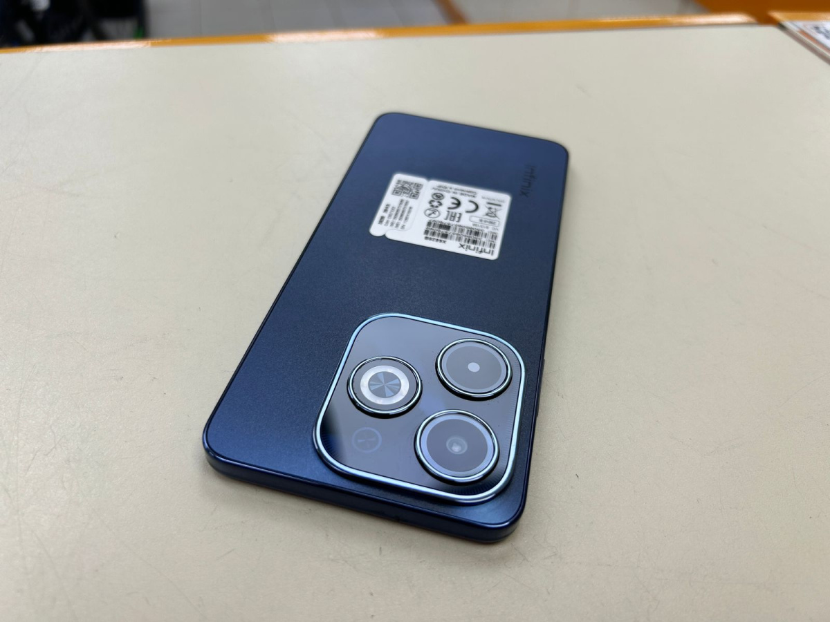 Смартфон Infinix HOT 40i 4/128