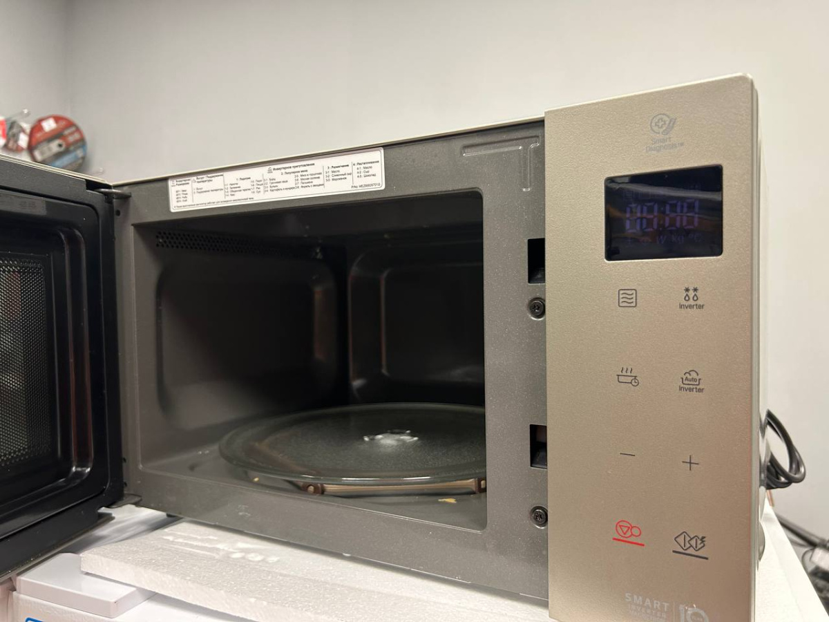 Микроволновая печь LG MS2535GISL