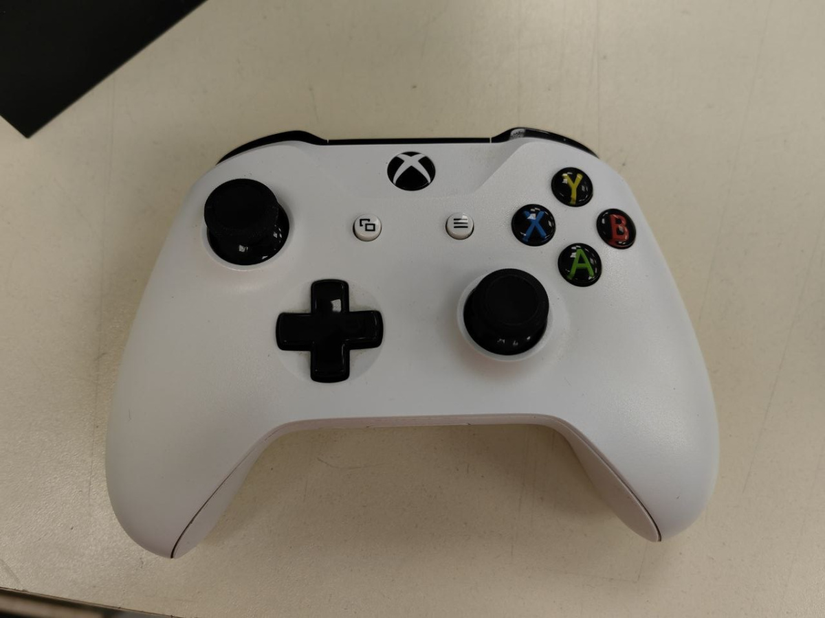 Игровая приставка Xbox One X 1Tb