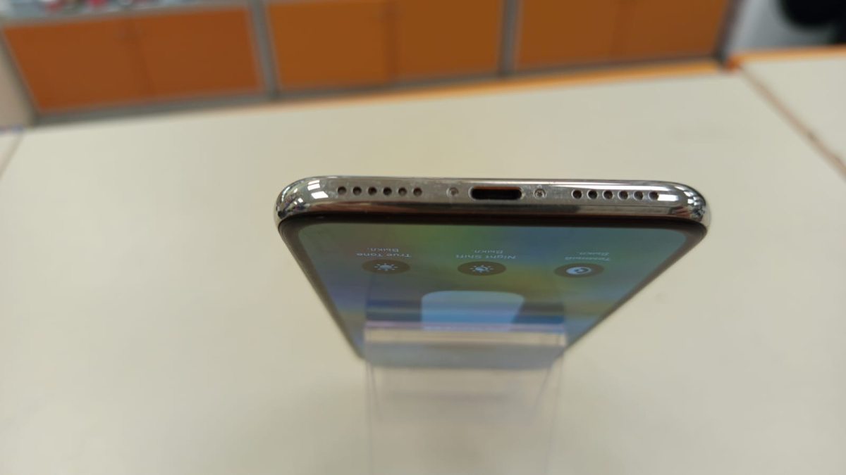 Смартфон Apple iPhone X 64Gb