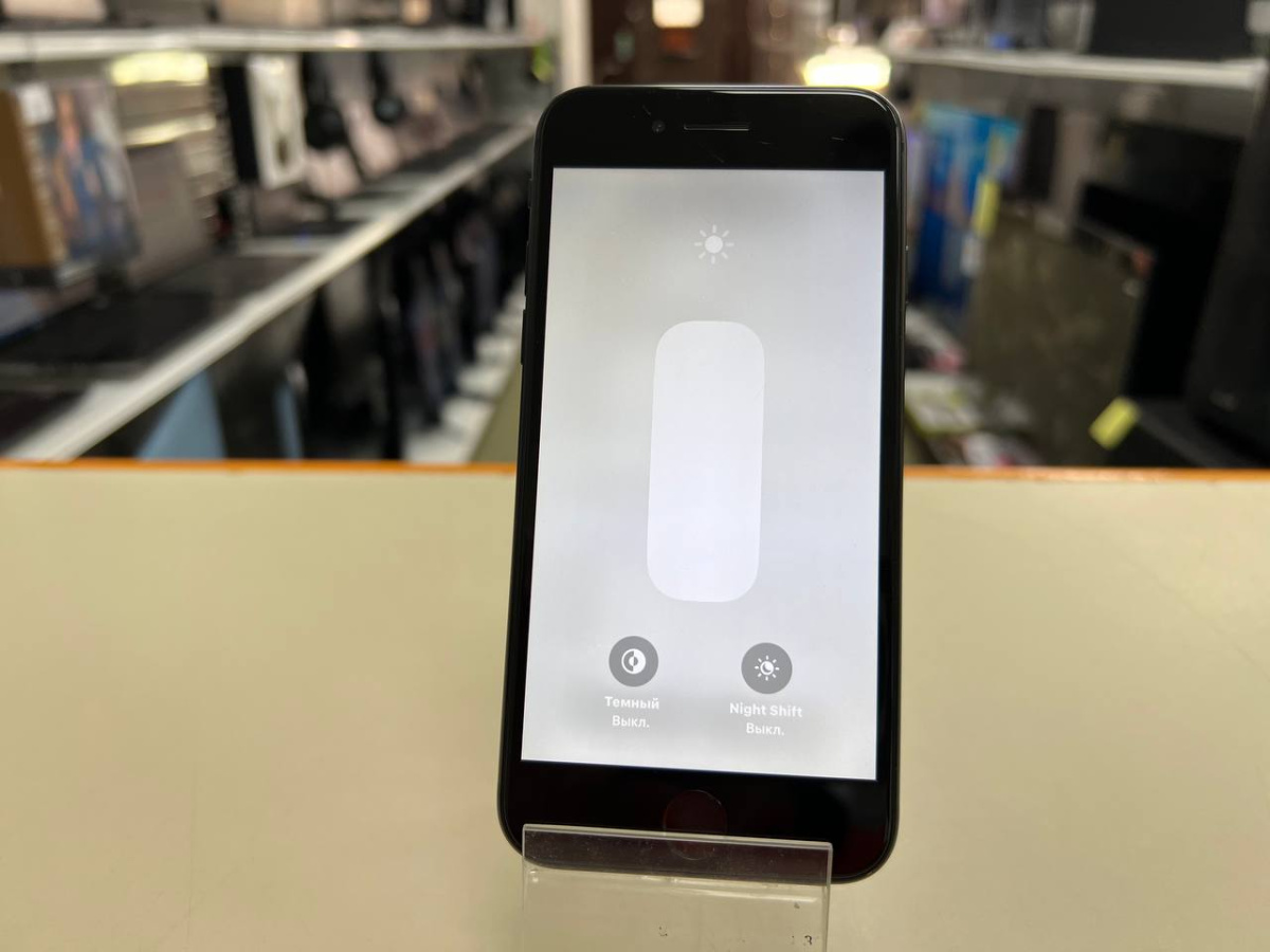 Смартфон Apple iPhone SE 2020 64Gb