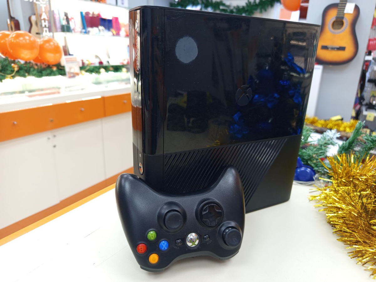 Игровая приставка Xbox 360;
