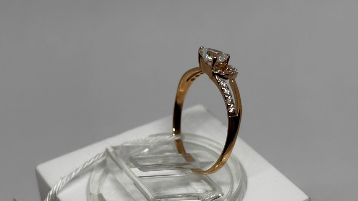 КОЛЬЦО С КАМНЯМИ (Au 585)