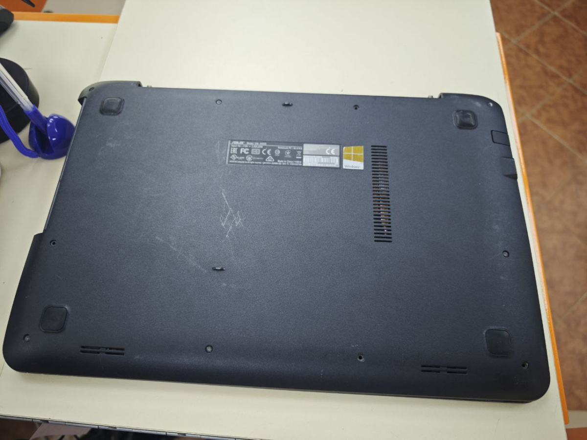 Ноутбук ASUS X555S; Pentium N3700, GeForce 920M, 4 Гб, Нет, 500 Гб