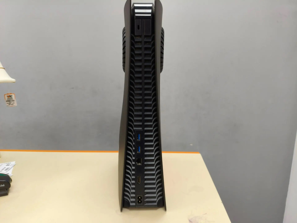 Игровая приставка PlayStation 5 825Gb (С дисководом)