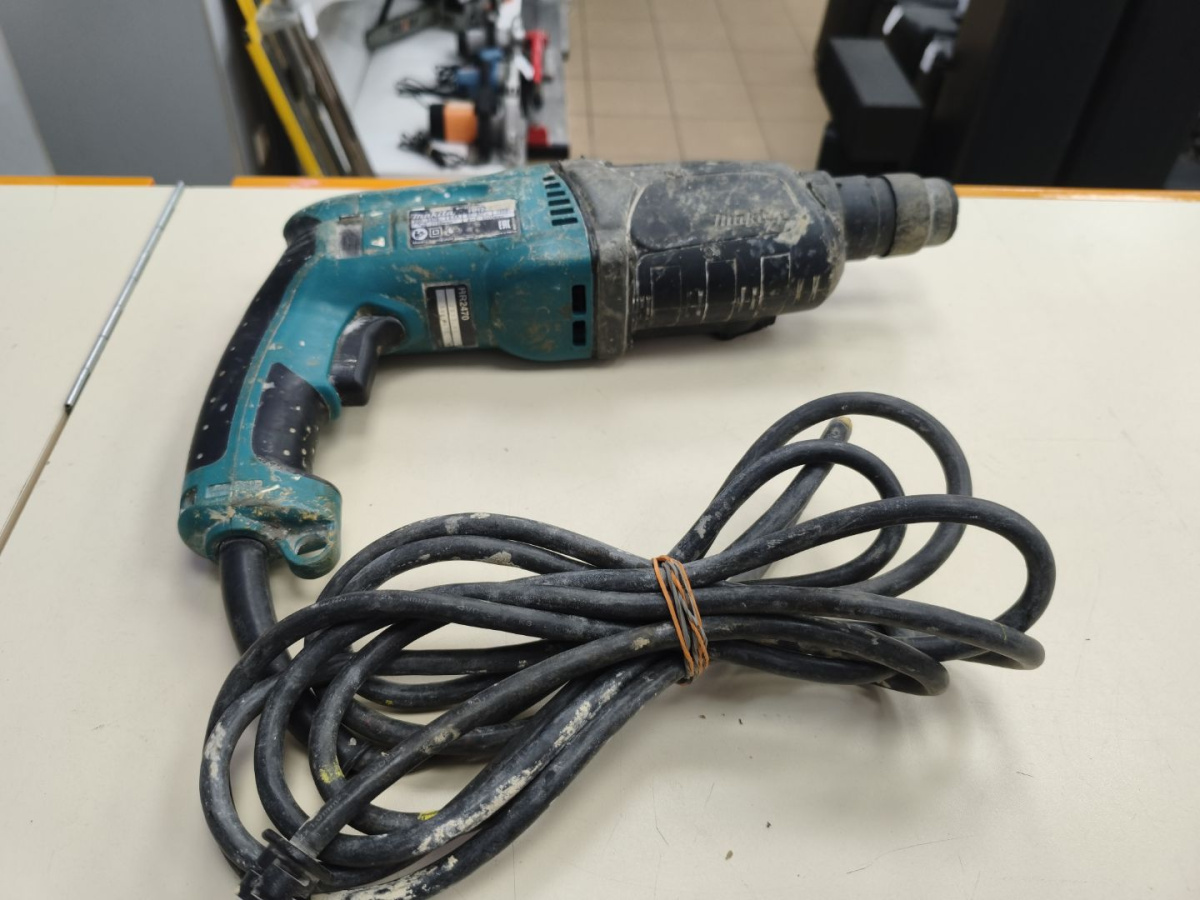 Перфоратор Makita HR2470