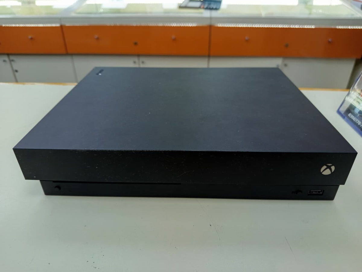 Игровая приставка Xbox One X 500Gb Игровая приставка Xbox One X 500Gb