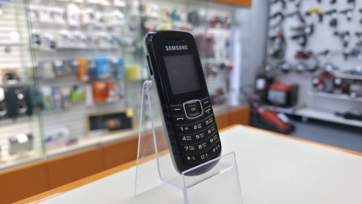 Мобильный телефон Samsung E1080