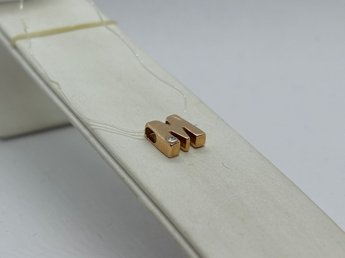 ПОДВЕСКА БУКВА М с камнем (Au 585)