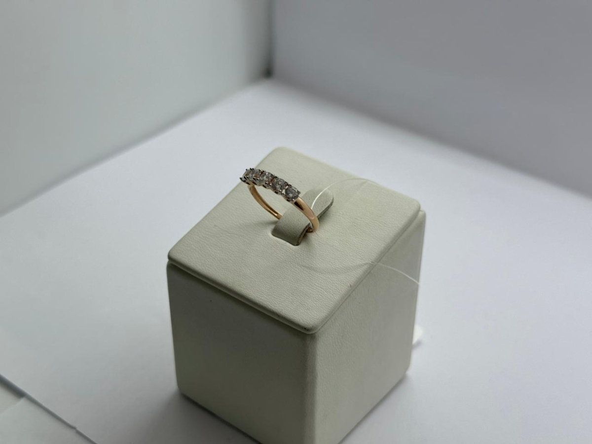 КОЛЬЦО С КАМНЯМИ (Au 585)