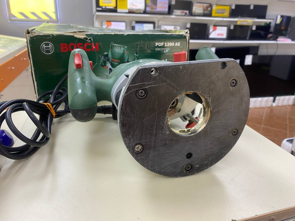 Фрезер Bosch POF 1200AE