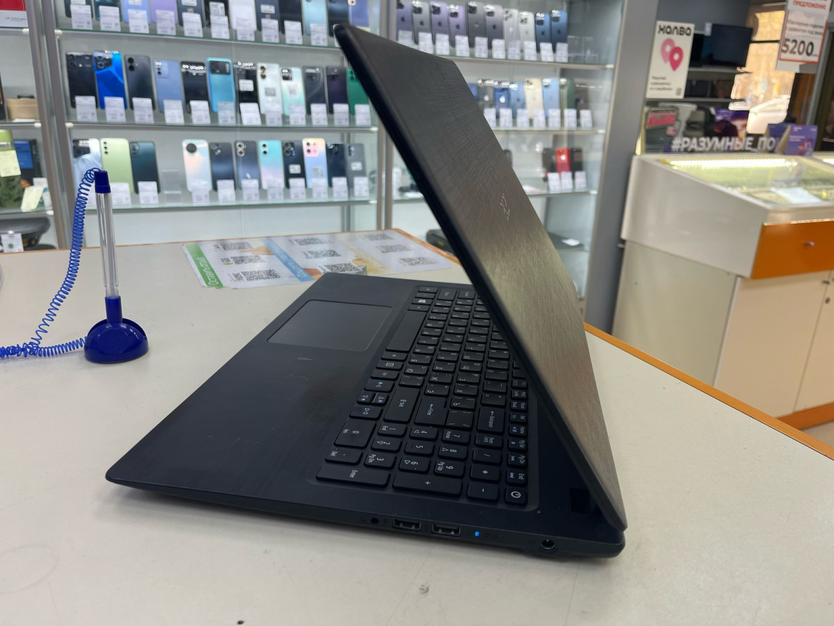 Ноутбук Acer; Core i3-7020U, Intel HD Graphics 620, 4 Гб, 120 Гб, Нет