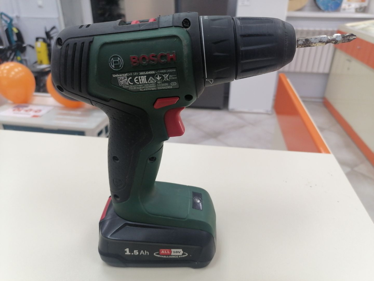 Шуруповерт Bosch Universal Drill 18v