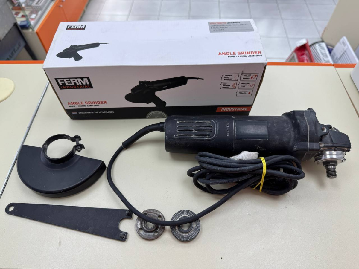 Угловая шлифмашина Ferm AGM1095P