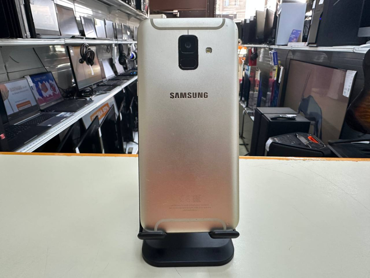 Смартфон Samsung Galaxy A6 3/32