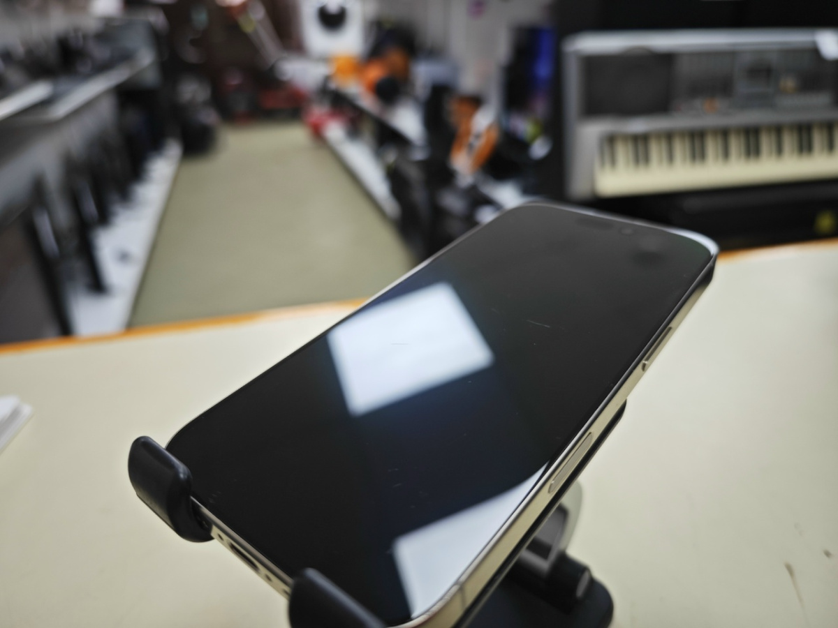 Смартфон Apple Iphone 16 Pro 128Gb