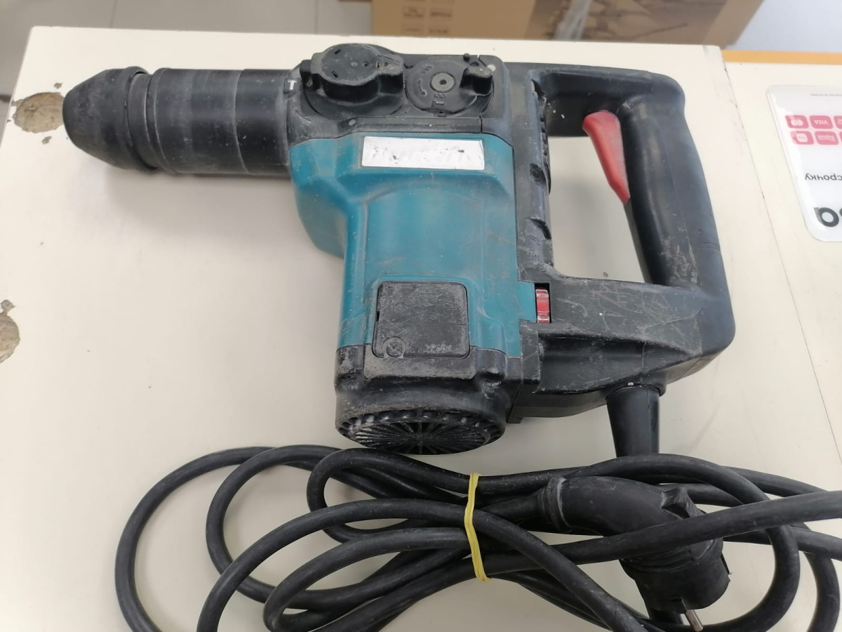 Перфоратор Makita HR3000C