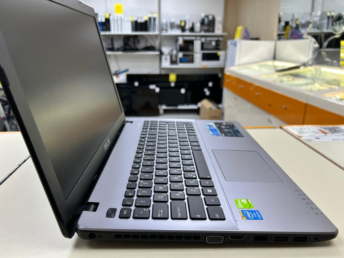 Ноутбук ASUS; Pentium 2117U, GeForce GT 720M, 4 Гб, 500 Гб, Нет