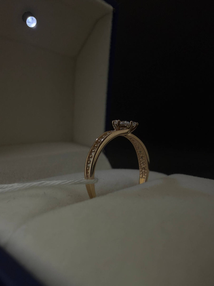 КОЛЬЦО С КАМНЯМИ (Au 585)