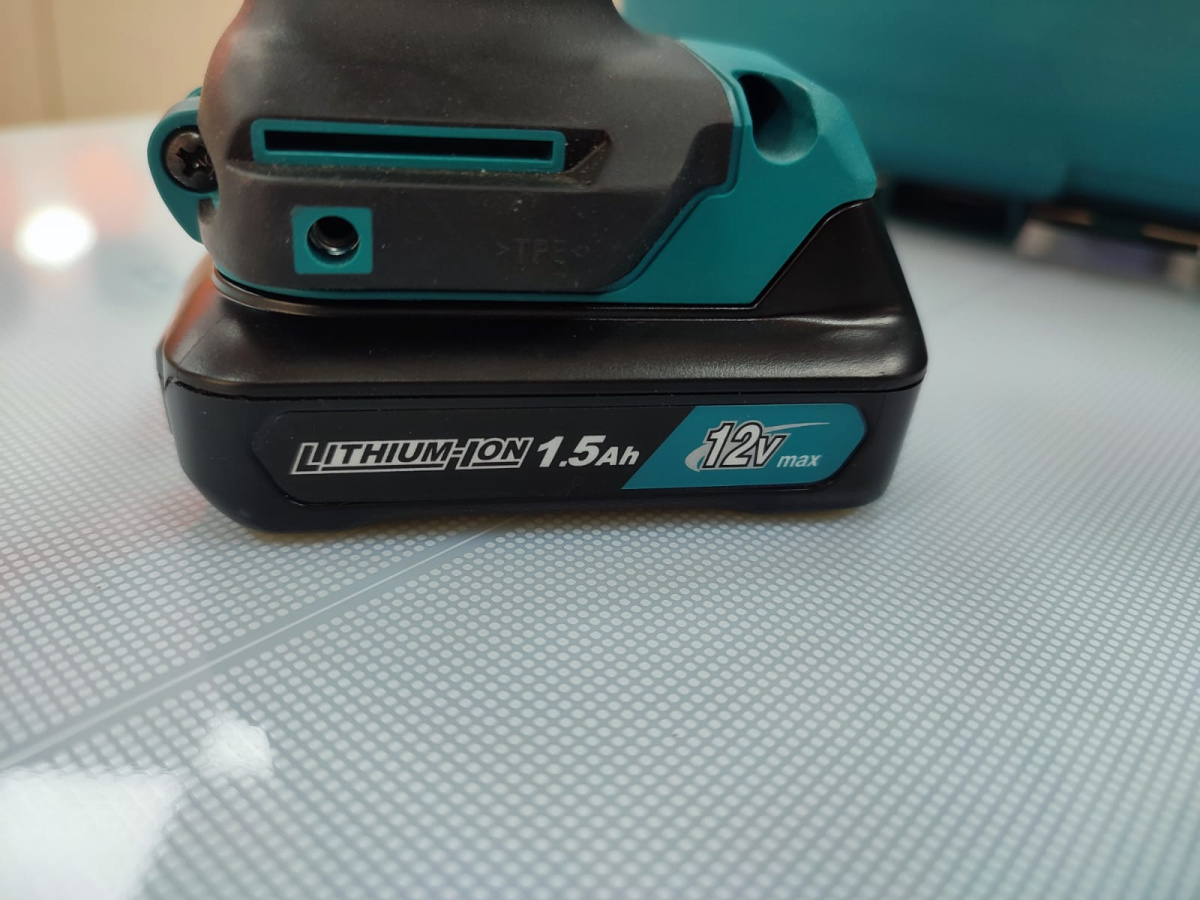 Шуруповерты Makita DF333d;