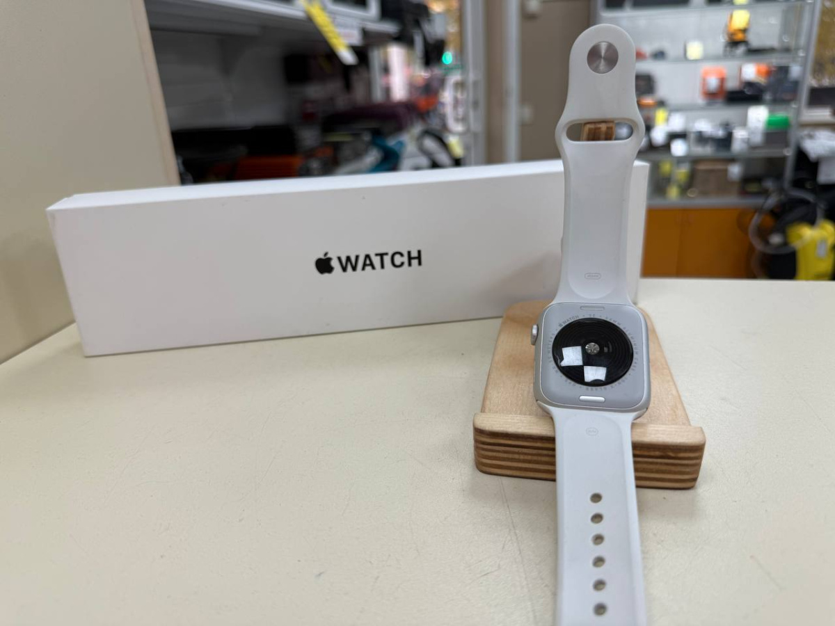 Смарт-часы Apple Watch SE 2022 44mm