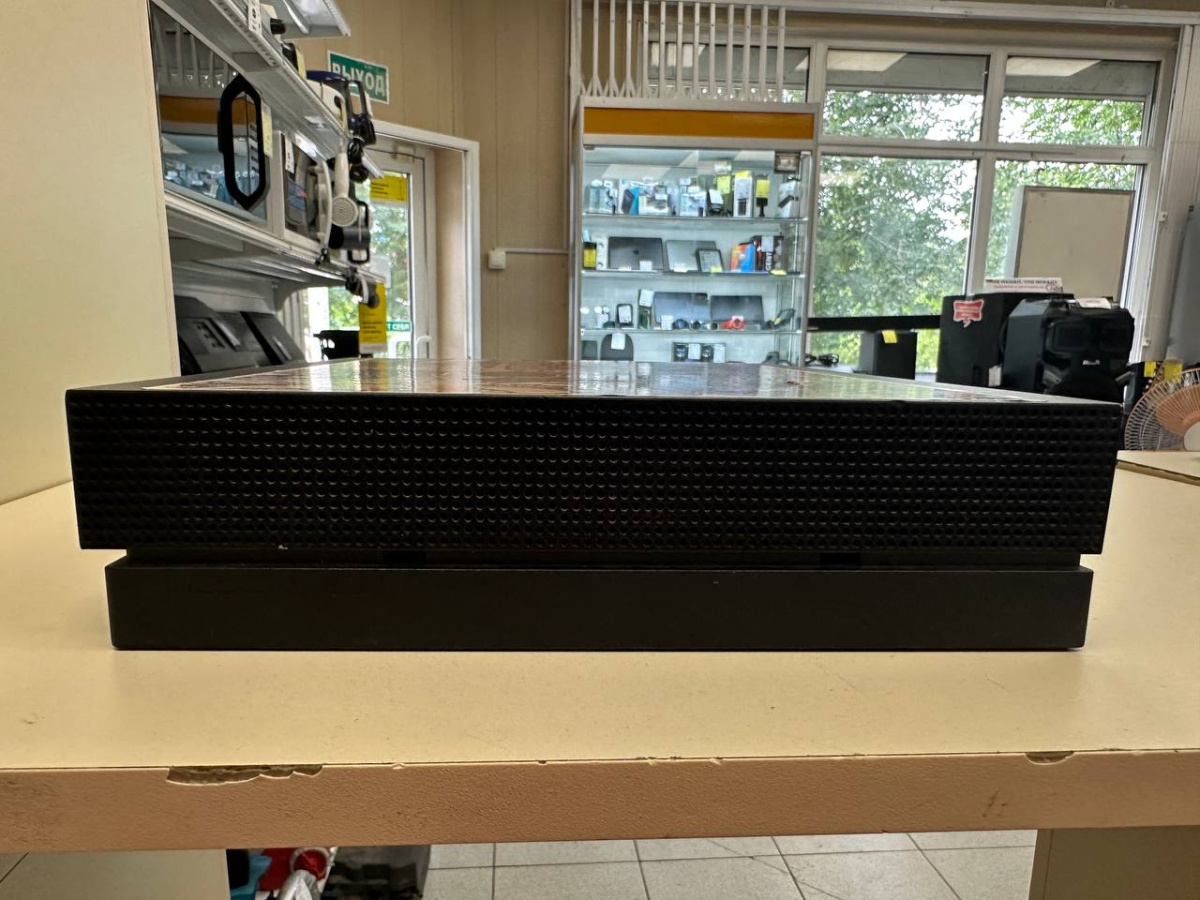 Игровая приставка Xbox One X 1Tb