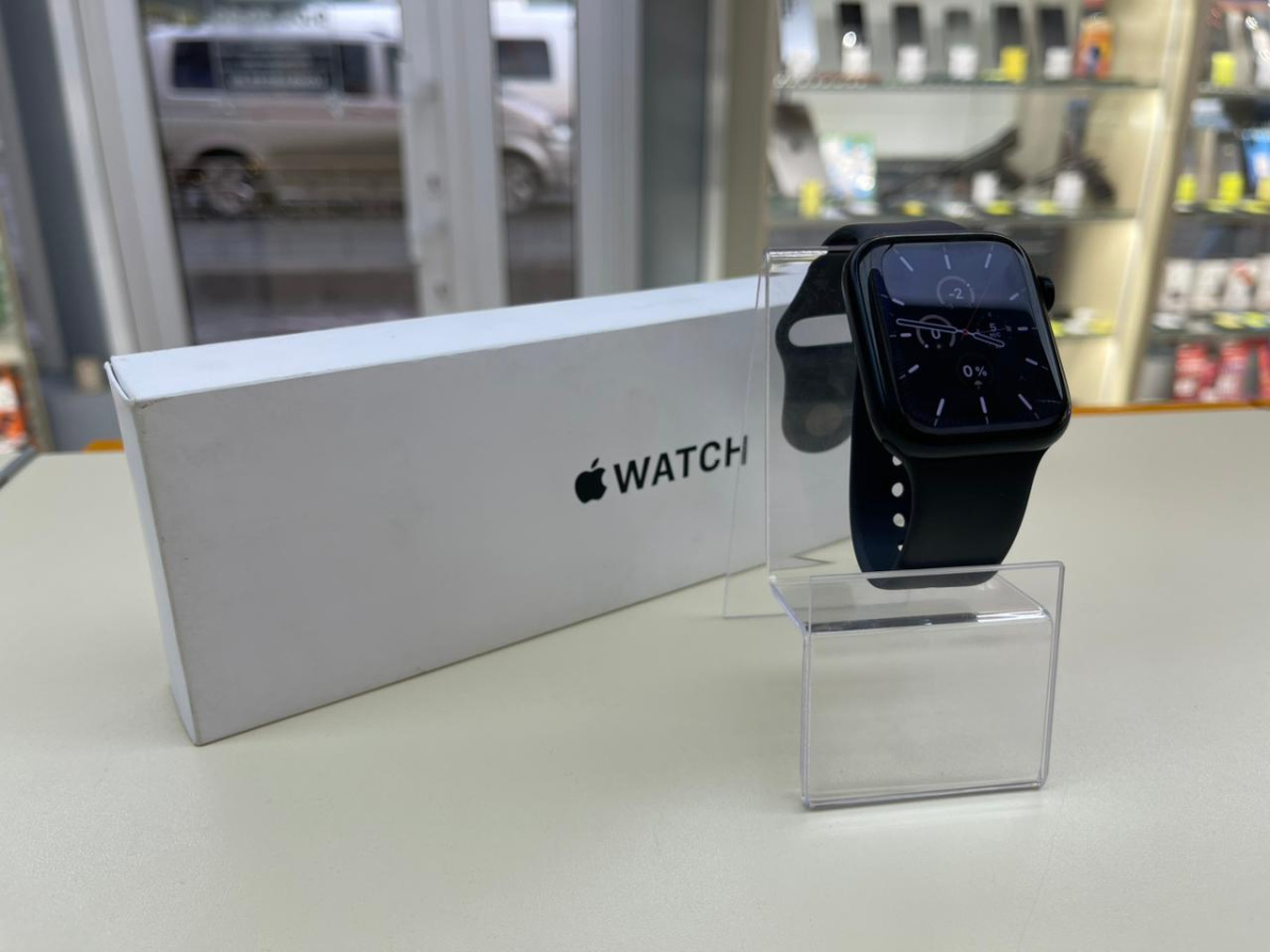 Смарт-часы Apple Watch SE 2022 44mm