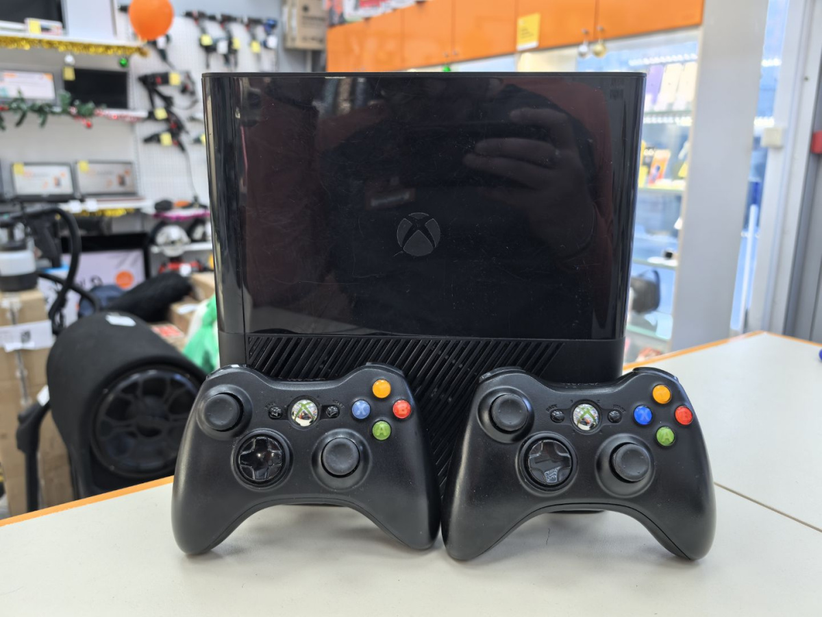 Игровая приставка Xbox 360 E