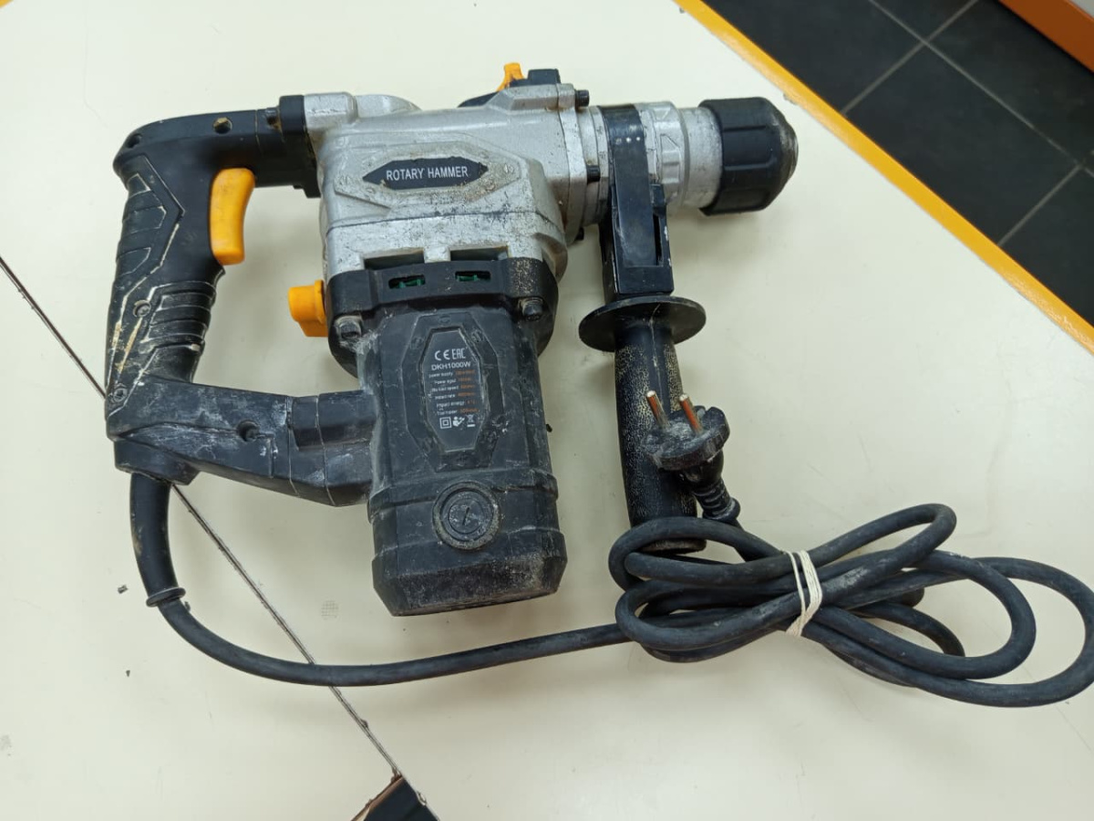 Перфоратор Deko DKH1000W