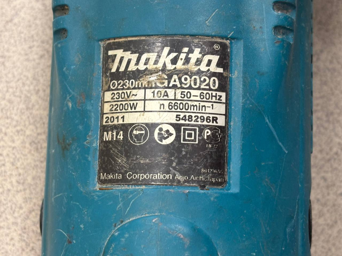 Угловая шлифмашина Makita GA9020