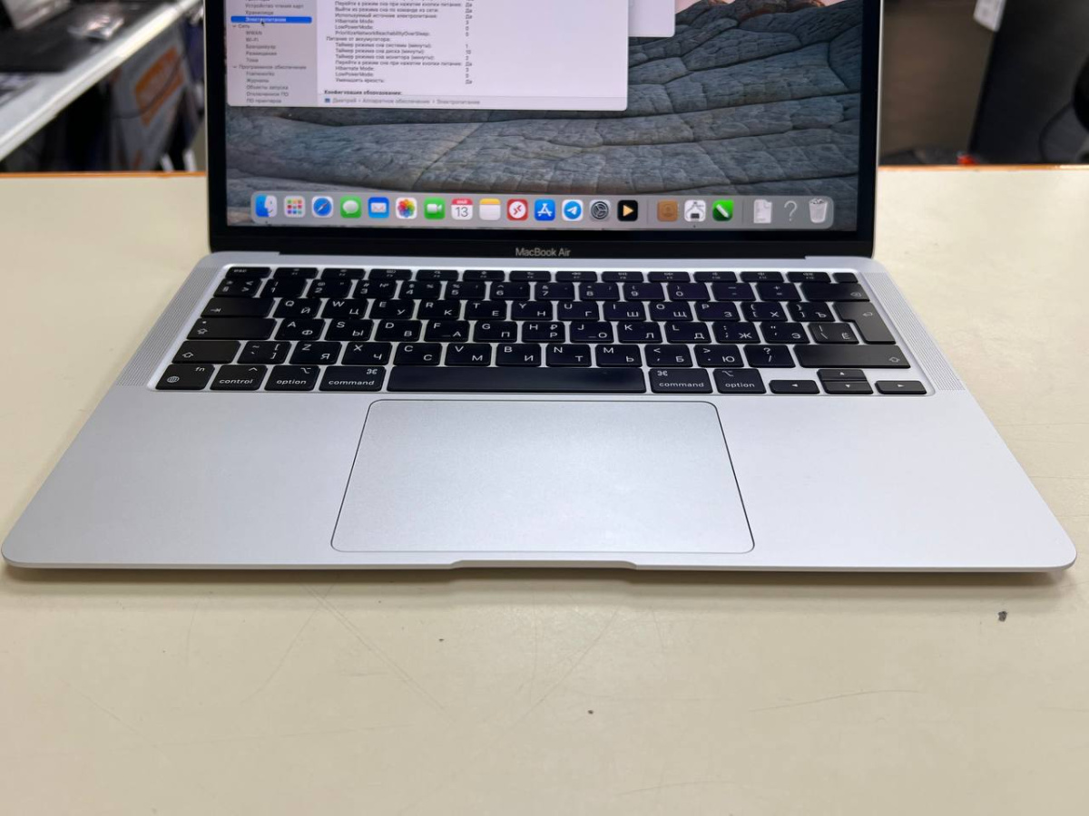 Ноутбук Apple Macbook M1 2337; Apple M1, HD Graphics, 8 Гб, 256 Гб, Нет