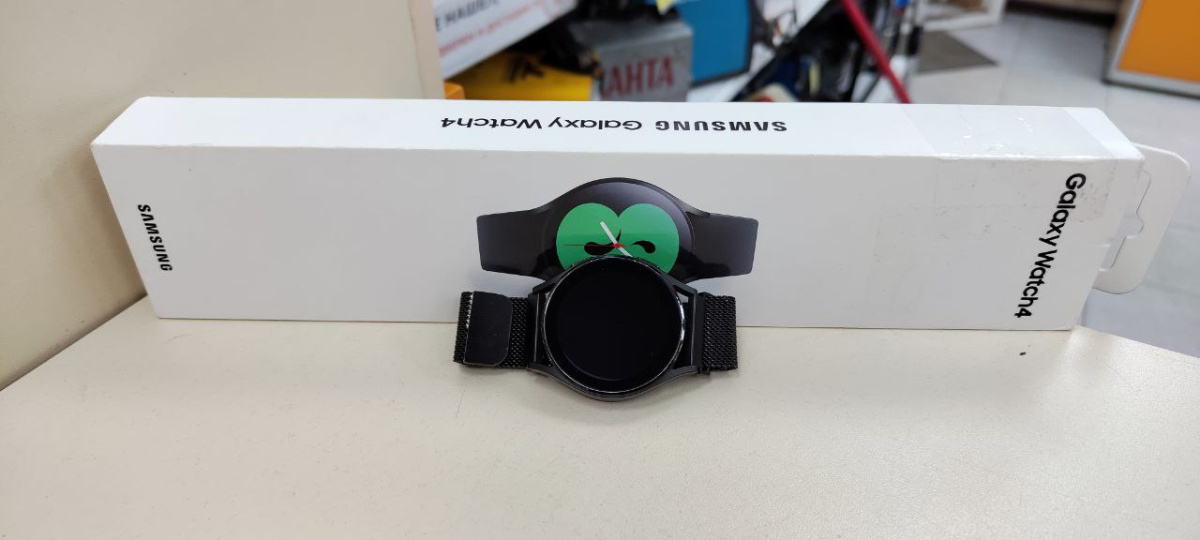 Смарт-часы Samsung Galaxy Watch 4